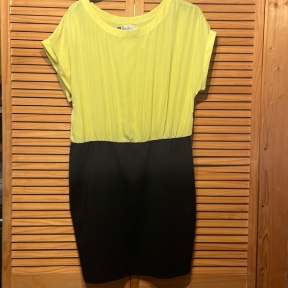 JENNIFER LOPEZ Chartreuse Black DRESS SIZE 16 - Picture 1 of 2